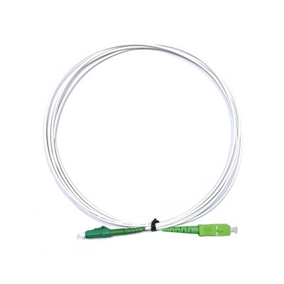 Cordon de brassage fibre blindé simplex LC/APC vers SC/APC, 2,5 m, 2,0 mm – Interconnexion sécurisée des armoires et des équipements